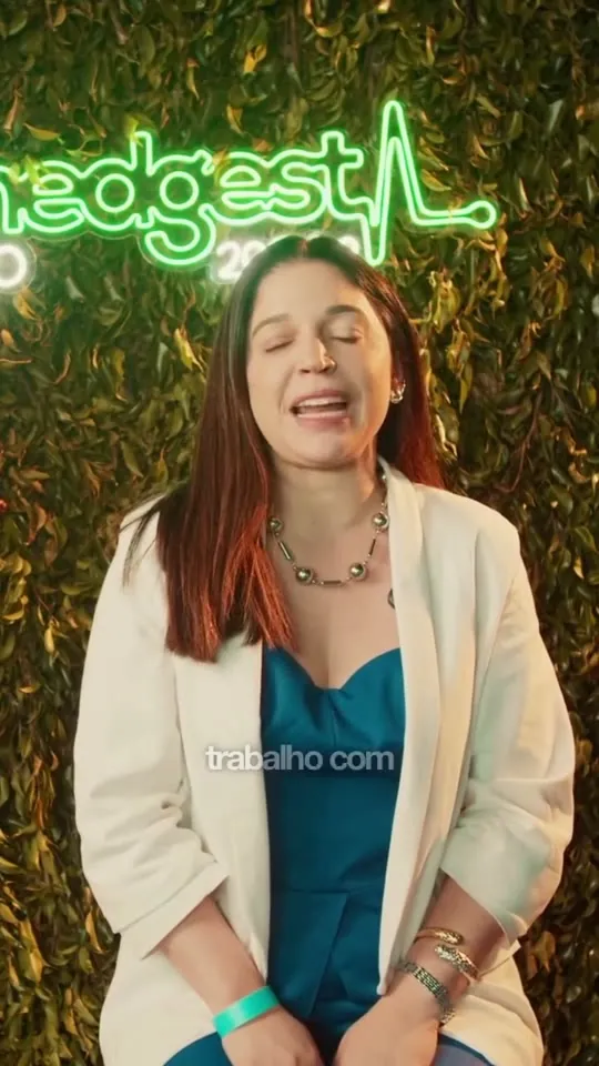 Médico participante do Medgest falando sobre a experiência no evento