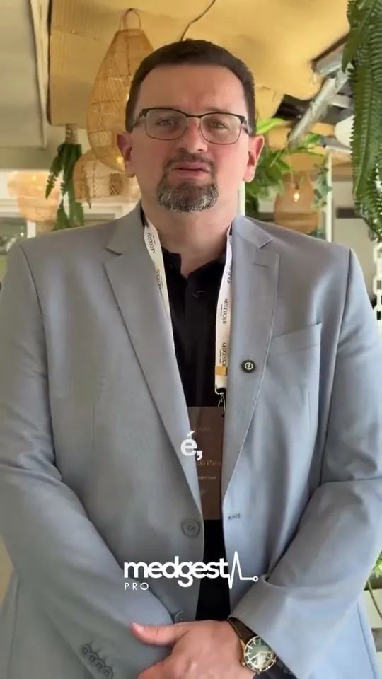 Médico participante do Medgest falando sobre a experiência no evento